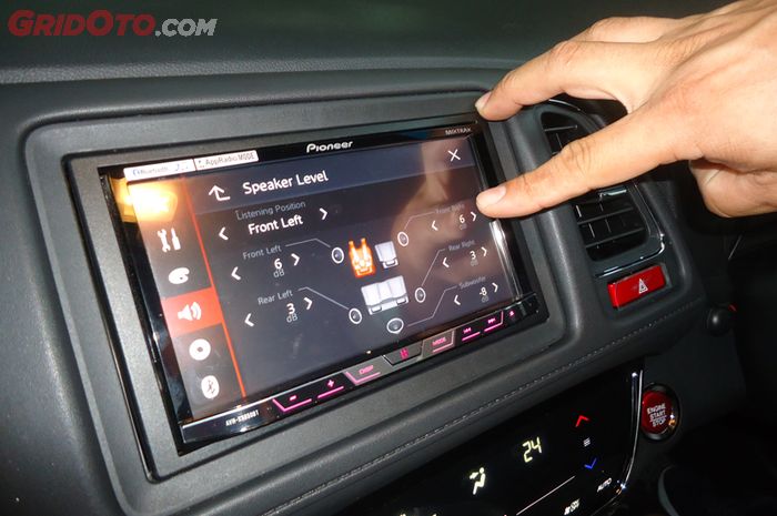 Head unit layar sentuh