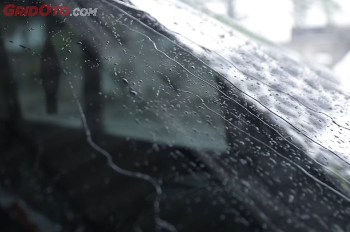 Bikin efek daun talas di kaca mobil