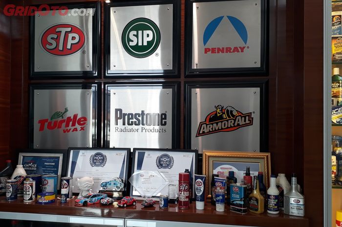 PT Laris Chandra merupakan distributor resmi dari produk Otomotif seperti STP,SIP,Penray, Turtle Wax