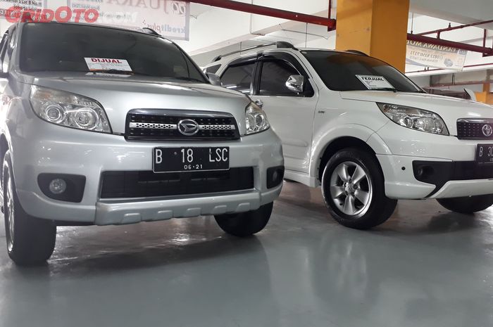 Toyota Rush &amp; Daihatsu Terios generasi lama yang dijual oleh dealer mobil bekas Juara Mobil, ITC Permata Hijau, Jakarta Selatan