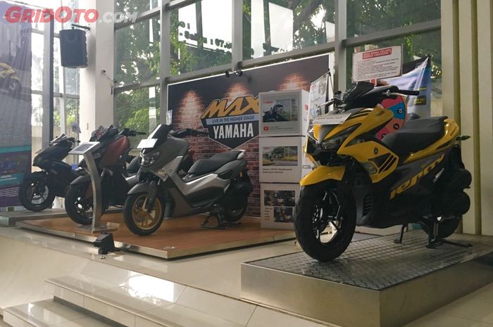 Display motor di Yamaha Flagship Shop Jakarta