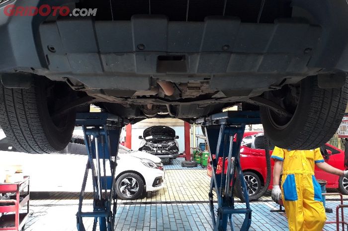Ini Langkah Langkah Mengganti Oli Mesin Mobil Gridoto Com
