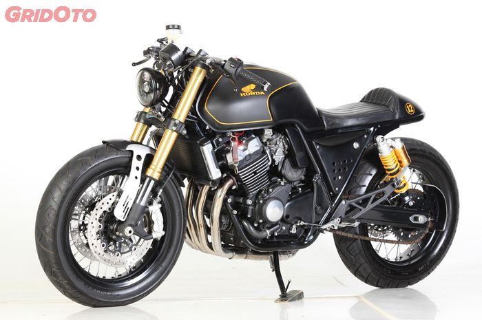 Honda CB400 Super Four Cafe Racer Elders Garage