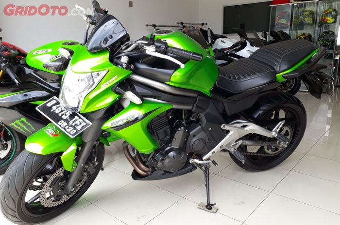 Kawasaki ER-6n cuman butuh 1,7 liter saat ganti oli