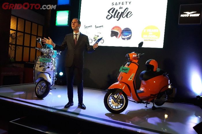 Presiden Direktur Piaggio Indonesia memperkenalkan model ABS dari Vespa Primavera dan Vespa Sprint