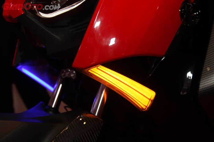 Lampu sein LED aftermarket di Yamaha XMAX