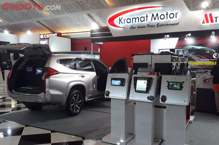 Booth pameran Kramat Motor yang berada di Kemayoran, Jakarta