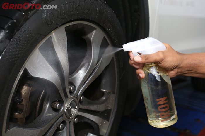 Cara membersihkan pelek mobil