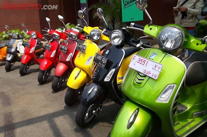 Sejumlah Vespa dipersiapkan untuk acara riding safety in style pada Sabtu (5/5/2018)