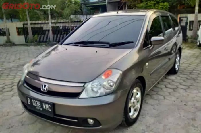 Honda Stream bekas generasi pertama