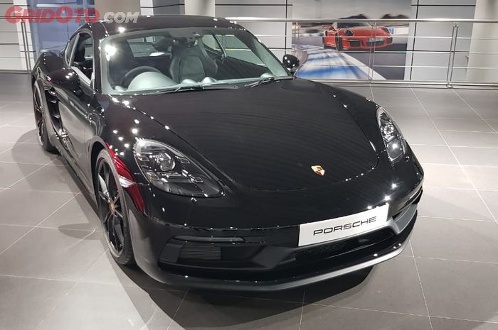 Apa saja perbedaan Porsche 718 Cayman GTS dengan versi standarnya?