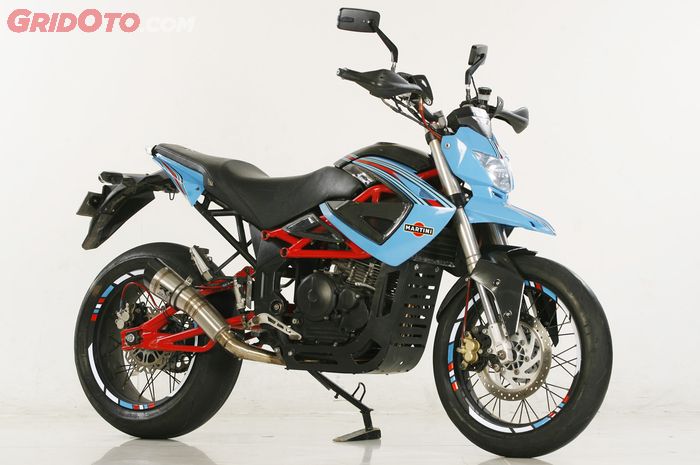 Lihat Nih Yamaha Scorpio Berwajah Ducati Hypermotard 