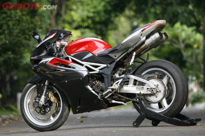 Minerva Megelli 250RV tiru bodi Ducati Panigale 1098