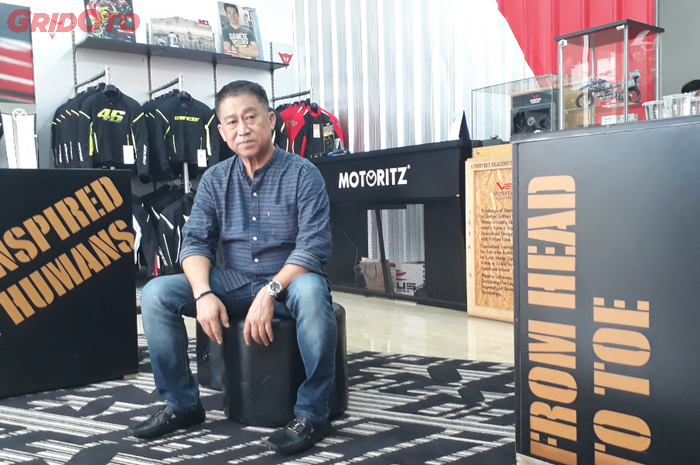 Paulus Satriawan, owner dari salah satu gerai apparel premium untuk para bikers, Motoritz