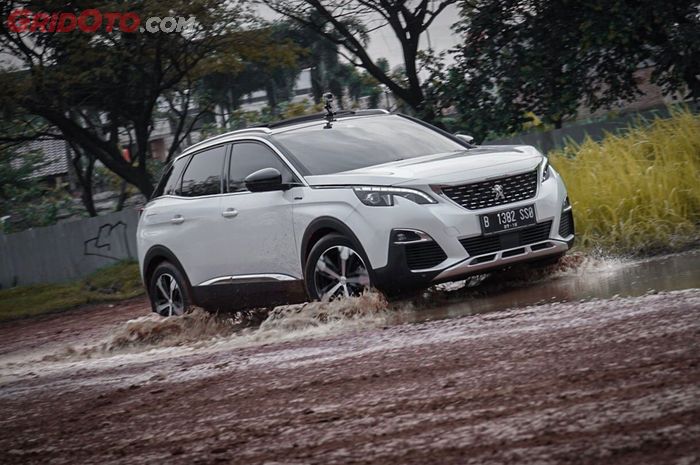 Peugeot 3008 berjibaku di medan off-road ringan