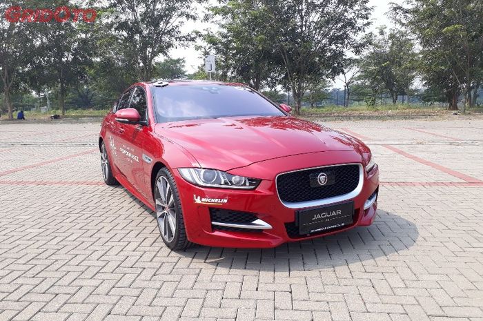 Jaguar XE dalam acara Driving Experience di ICE BSD