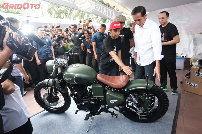 Presiden Joko Widodo Tengok Custom Bike Bobber Milik Anaknya