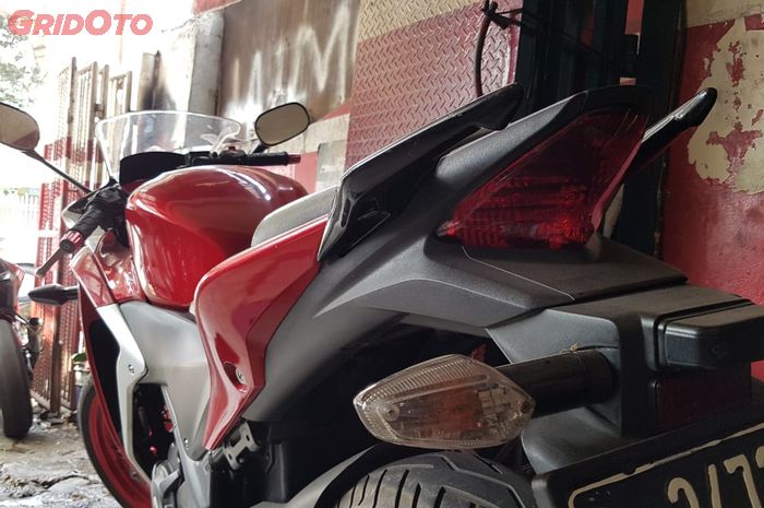 Tampak belakang Honda CBR250R