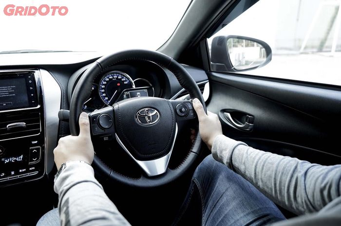 Ilustrasi Mobil dengan Power Steering Elektrik