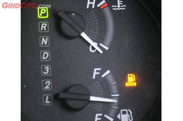 Lampu indikator solar di Kijang Innova