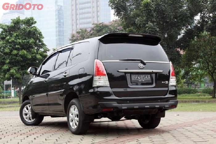 Ilustrasi Toyota Kijang Innova Diesel 2012