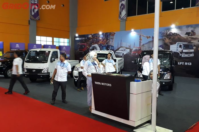 Ilustrasi, Booth Tata Motors di Acara GIIAS Makassar 2018.