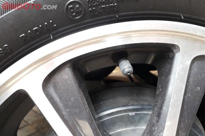Tutup pentil ban mobil punya fungsi penting.