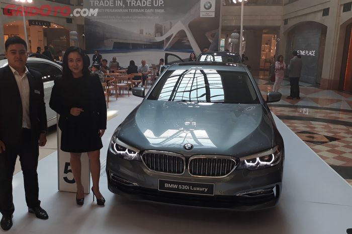 Jodie O'Tania, Vice President Corporate Communications BMW Group Indonesia saat berada di BMW Exhibition di Plaza Senayan , Jakarta Pusat (12/10/2018)