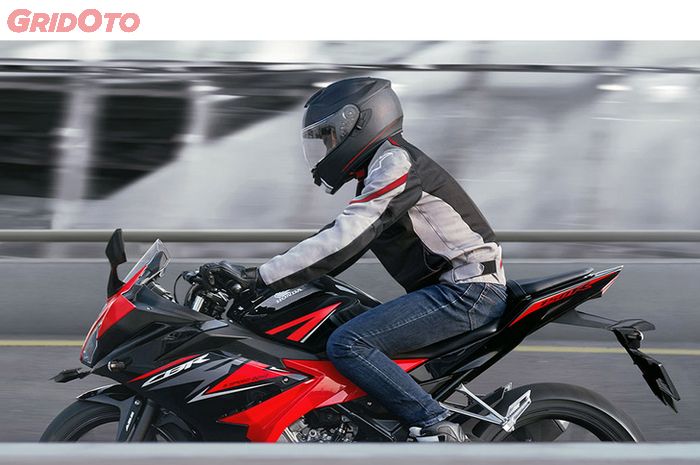 New CBR150R sudah pakai ESS atau Emergency Stop Signal.