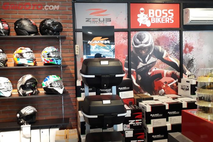 Boss Bikers merupakan distributor resmi dari helm merek Zeus, RSV, dan boks motor Kappa