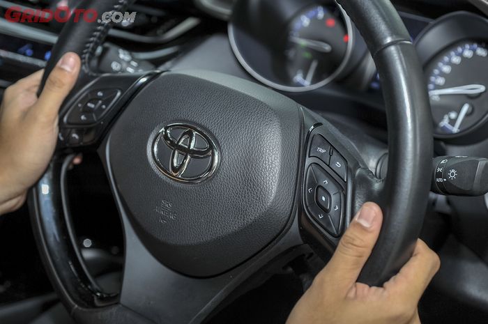 Tombol Multifungsi atau Steering Switch Button Toyota C-HR