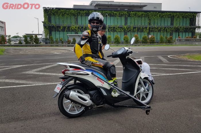 Mitsuhiro Saito, Technical Spesialist BOSCH Jepang yang Mendemonstrasikan Pengereman Non ABS dan ABS Pada Motor