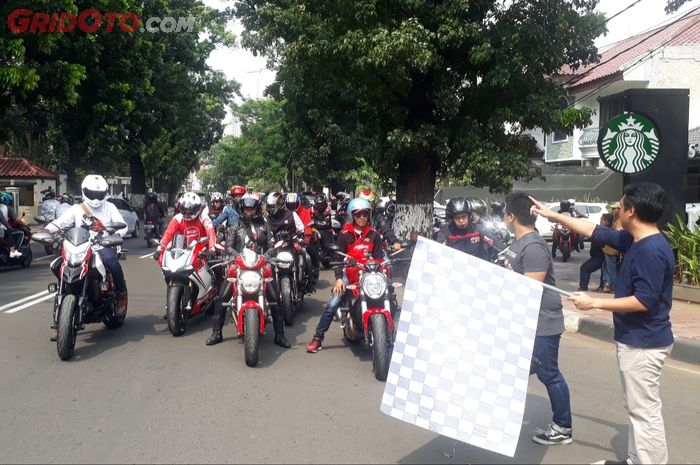 Kegiatan Sunmori Ducati Desmo Owners Club Indonesia (DDOCI) sekaligus nobar The Girl in the Spider's