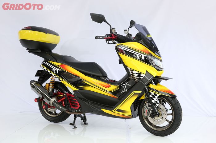 Yamaha NMAX Grafis Helm Arai Juara Customaxi Balikpapan Kelas Daily