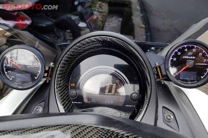 Indikator tambahan rpm meter, voltmeter dan temperatur di Yamaha NMAX