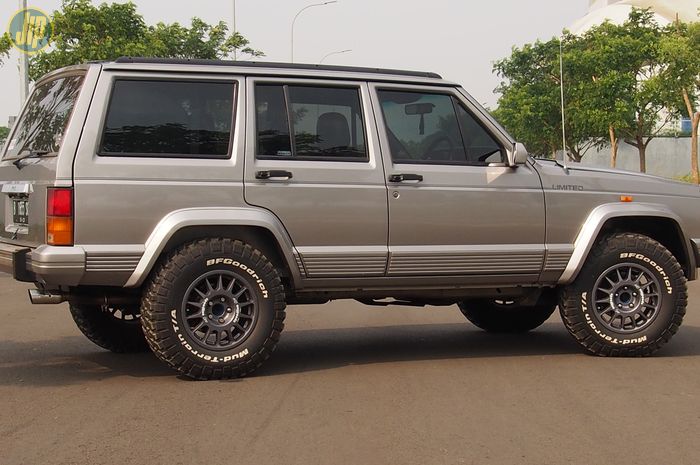 Jeep Cherokee XJ Limited Country 1997