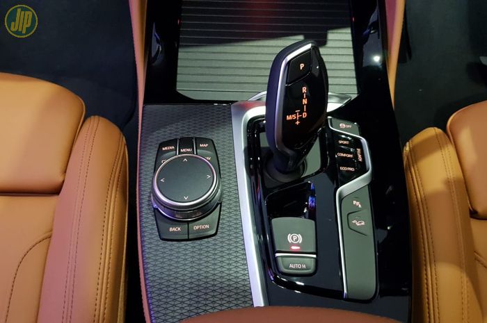 Konsol Tengah dan Tuas Transmisi BMW X4