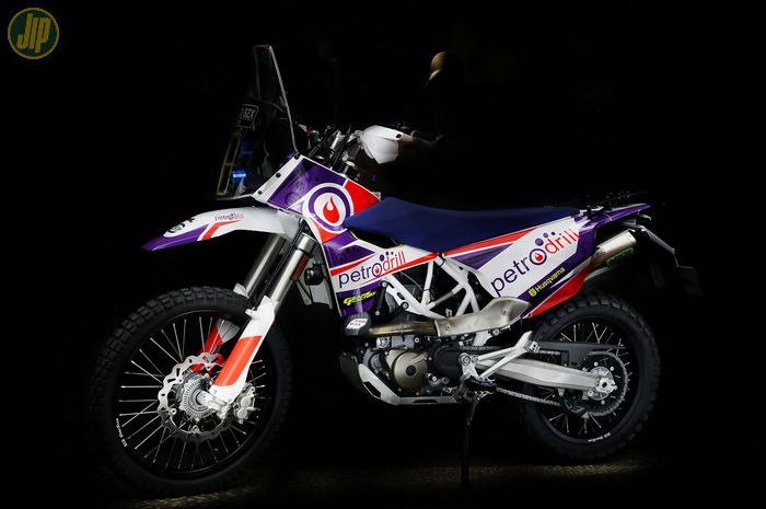 Husqvarna 710 dengan fairing kit Petrodrill Anjany Racing