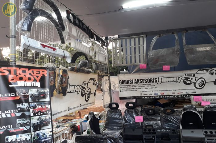 Garasi Aksesori Jimny di Otobursa Tumplek Blek 2019