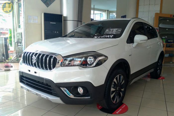 Mobil Compact SUV Suzuki SX4 S-Cross lansiran Suzuki.