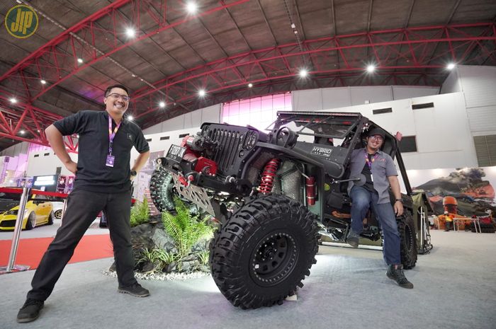 Modifikasi Jeep Willys dengan konsep Hybrid Jeep