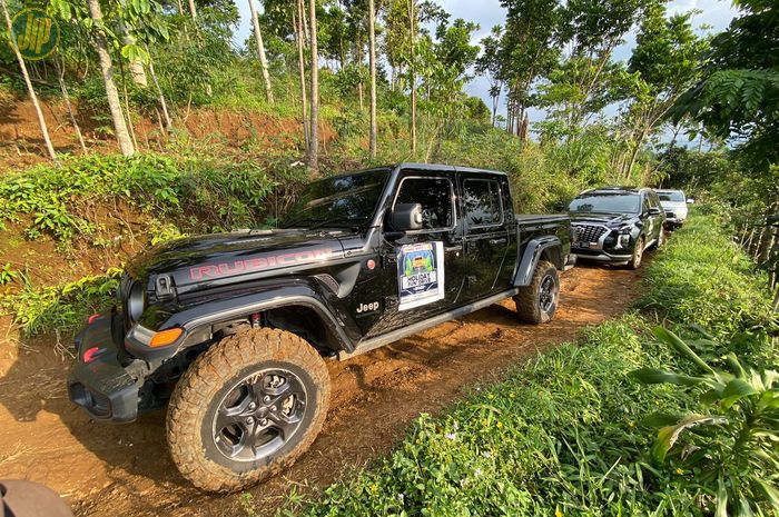Jeep Gladiator dipakai camping di Indian Hills, Holiday Fun Drive 2022