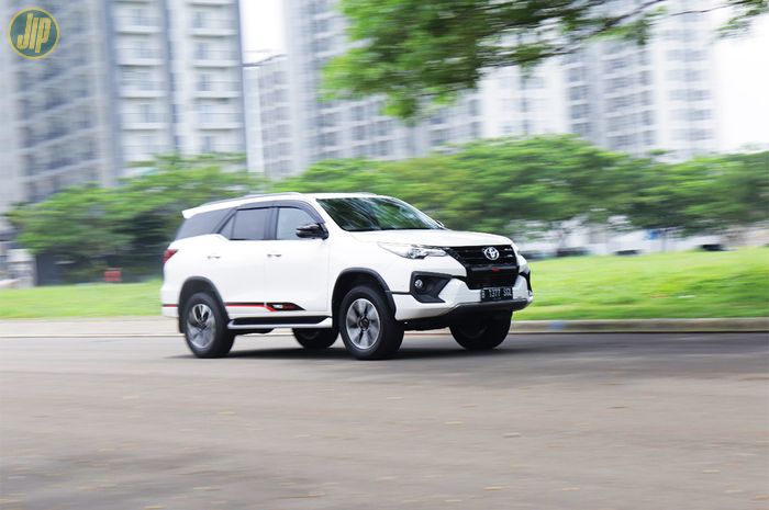 Mobil Warna Putih Anda Mulai Menguning? Coba Lakukan Hal Ini - GridOto.com