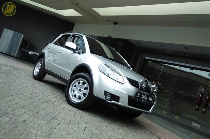 Modifikasi Suzuki SX4 rally look