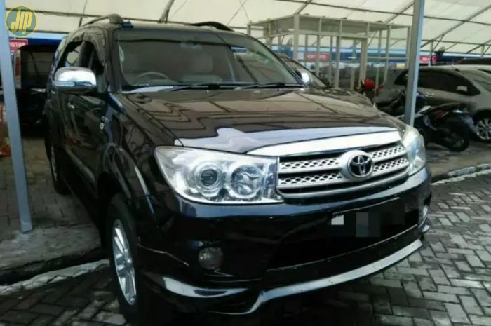 Toyota Fortuner generasi awal