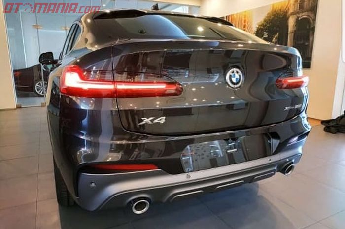 Unit BMW X4 yang Akan Dikirim ke Konsumen di Jakarta