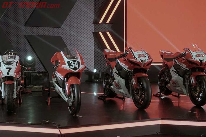                                Honda NSF100 (paling kiri) disiapkan khusus untuk rider muda