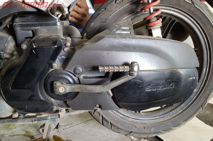 Boks transmisi CVT matic Suzuki dengan kick starter