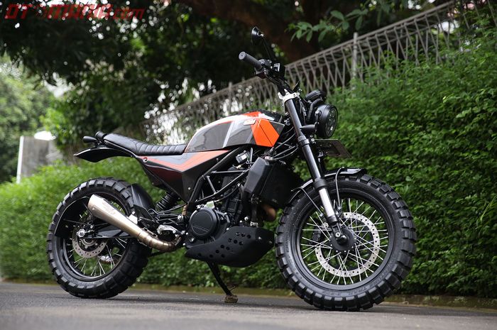 Modifikasi KTM Duke 250 Tracker Katros Garage