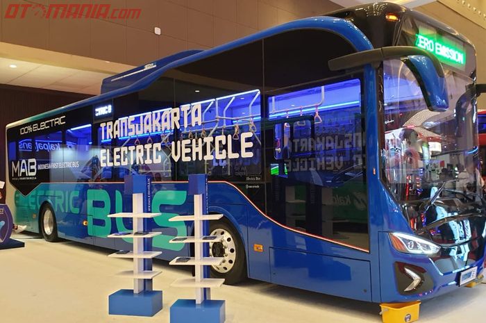 Bus listrik Transnjakarta kreasi anak bangsa di BusWolrd Southeast Asia JI Expo Kemayoran